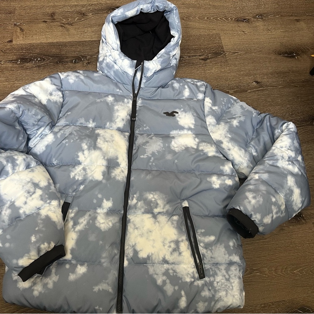 Hollister Blue White Clouds Puffer Jacket with Recycled Fill